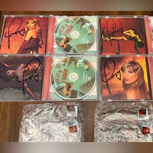 4 Taylor Swift Signed The Life of a Showgirl CD’s